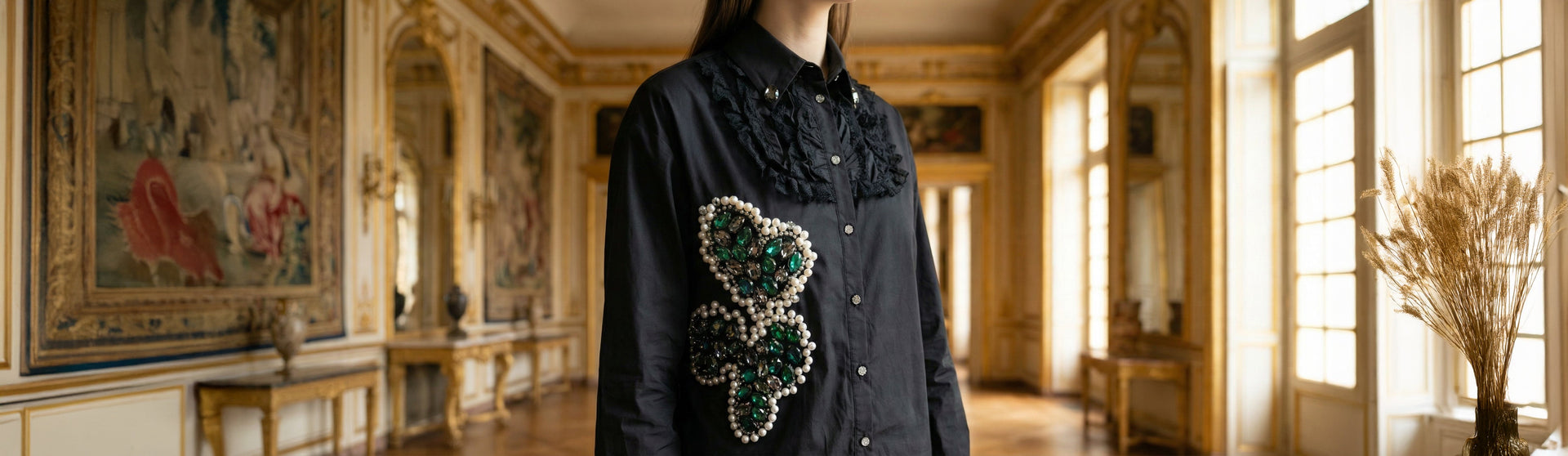 Colecție cămăși accesorizate manual cu dantelă și cristale confecționate de Laura Stoica - piese statement unice pentru femei