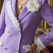 Sacou Lila cu Volane Albe și Broșă Florală – Design Laura Stoica