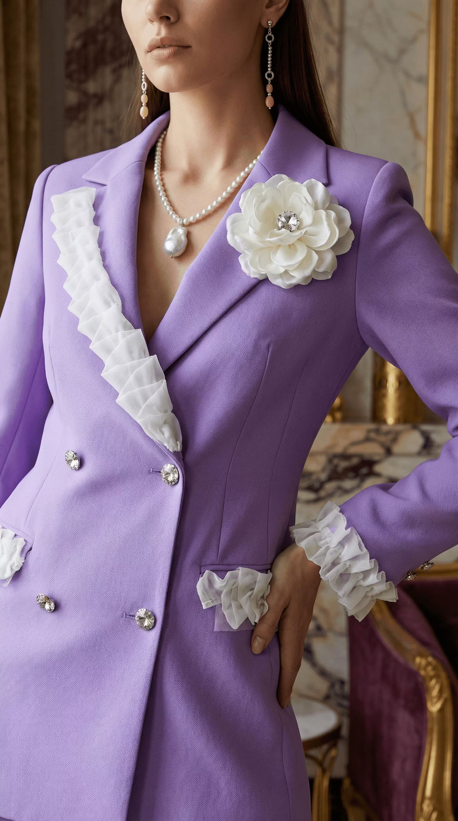 Sacou Lila cu Volane Albe și Broșă Florală – Design Laura Stoica