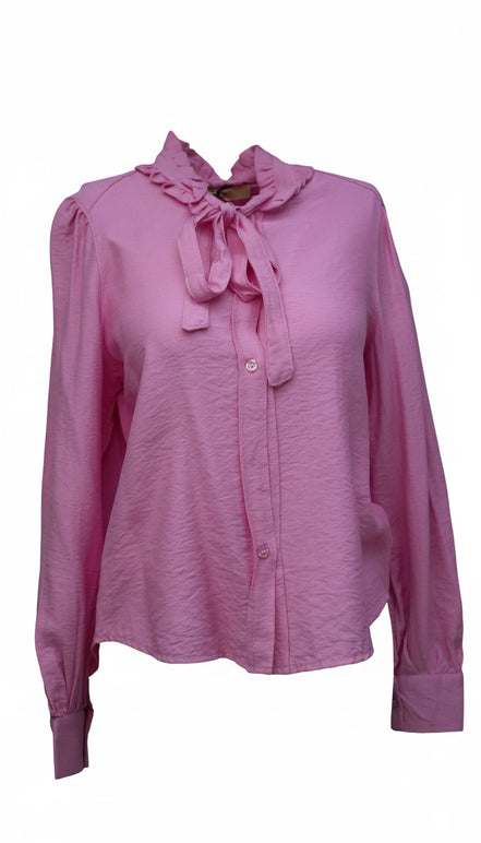 Elegant pink shirt with a relaxed fit