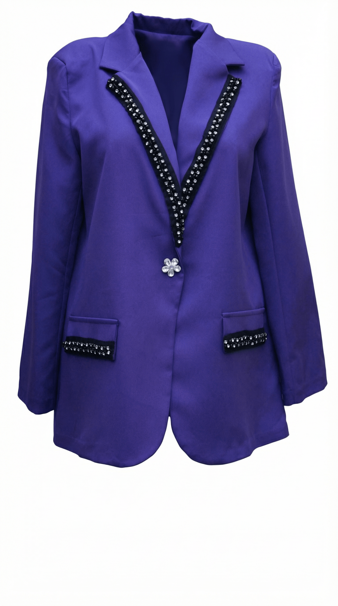 Sacou structurat de culoare mov intens pozat pe fundal alb cu revere decorate cu bandă neagră și cristale și nasture floare.