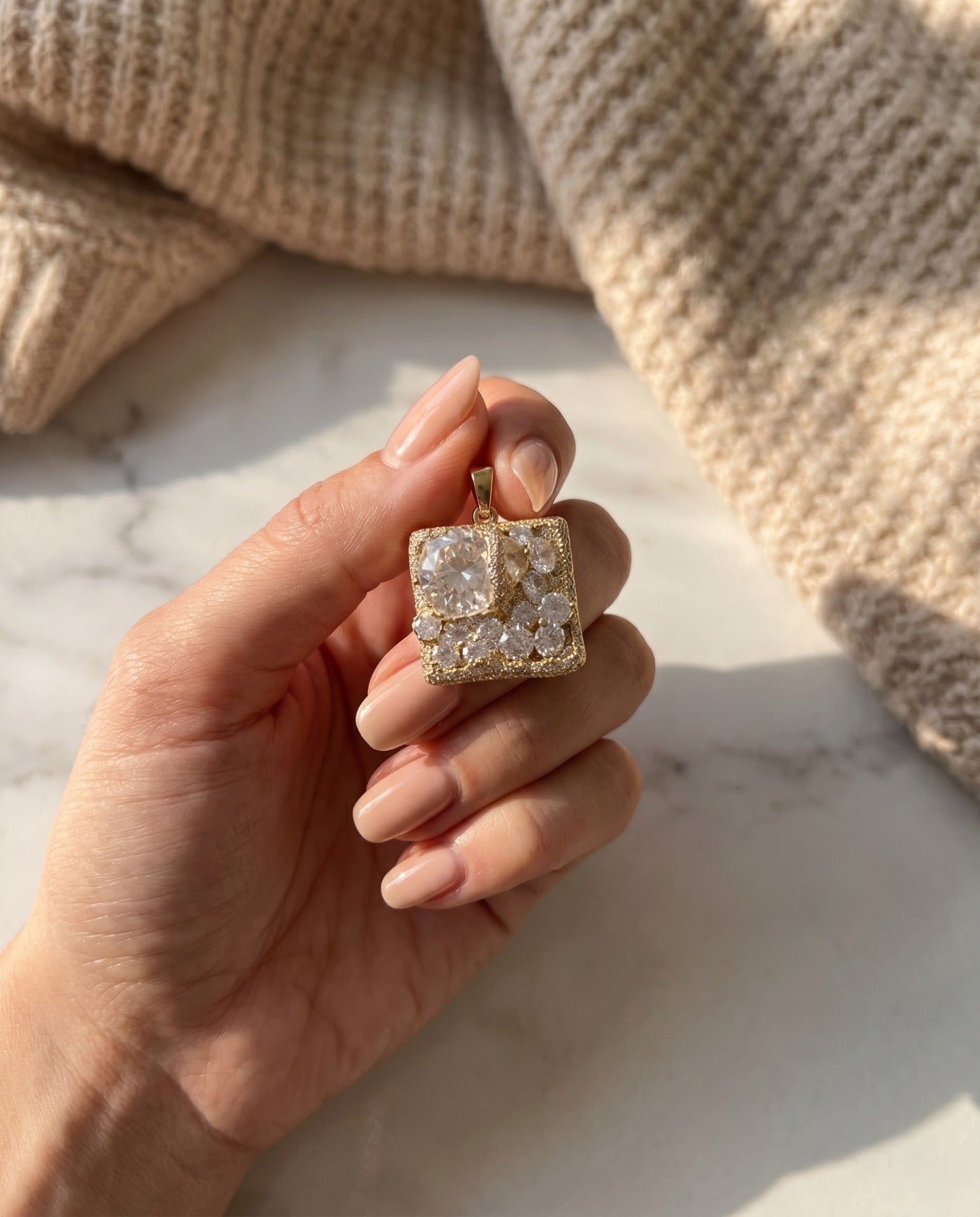 Pandantiv Handmade cu Zirconii și Glitter – Unicat