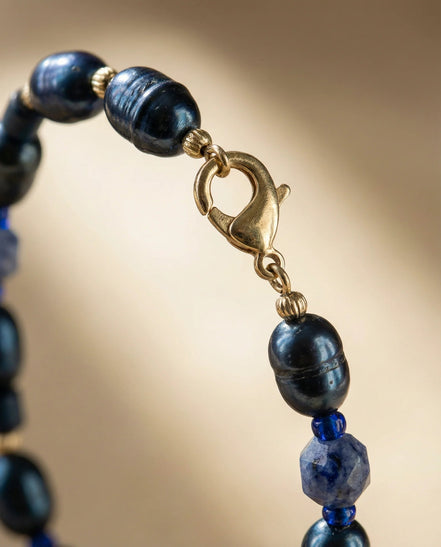 Brățară realizată manual din sodalit, hematit și perle de cultură, cu bile din argint - OK Lux. All rights reserved. - Bijuterii - 