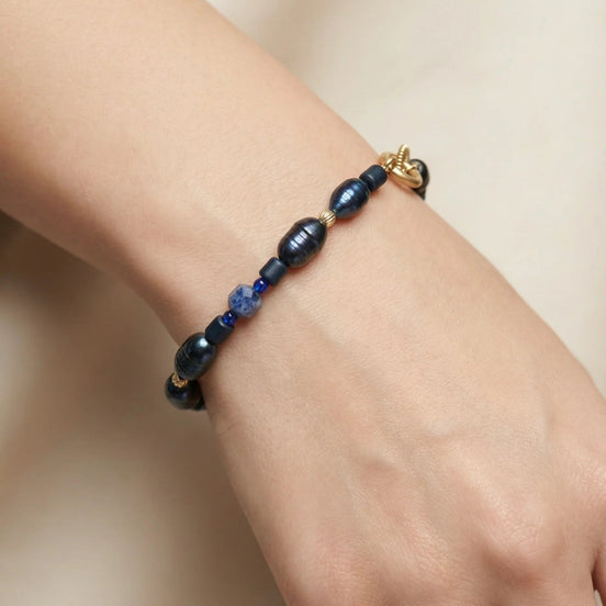 Brățară realizată manual din sodalit, hematit și perle de cultură, cu bile din argint - OK Lux. All rights reserved. - Bijuterii - 