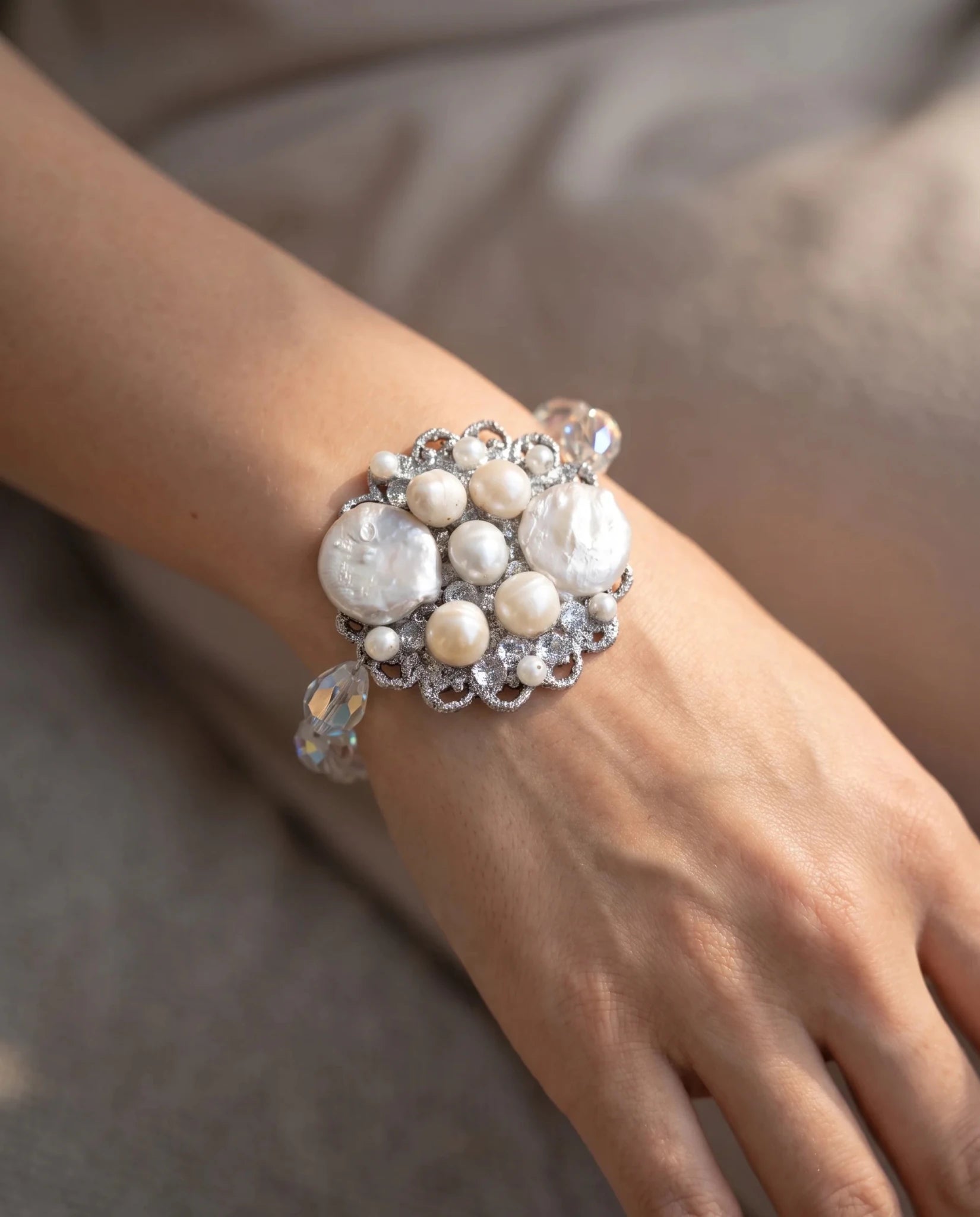 Brățară Unicat Handmade cu Perle Baroc, Perle de 10 mm, Cristale și Rășină UV - OK Lux. All rights reserved. - Bijuterii - 