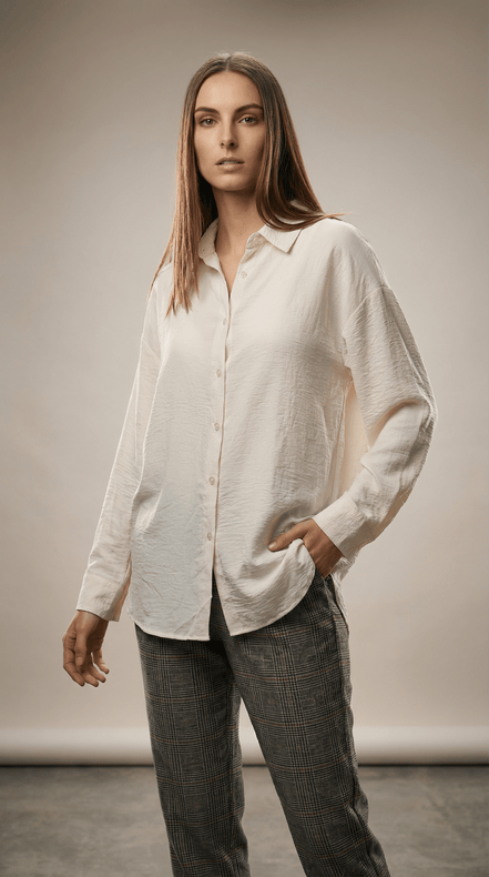 Camasă albă elegantă cu croi lejer - OK Lux. All rights reserved. - Shirts - BLACK - 