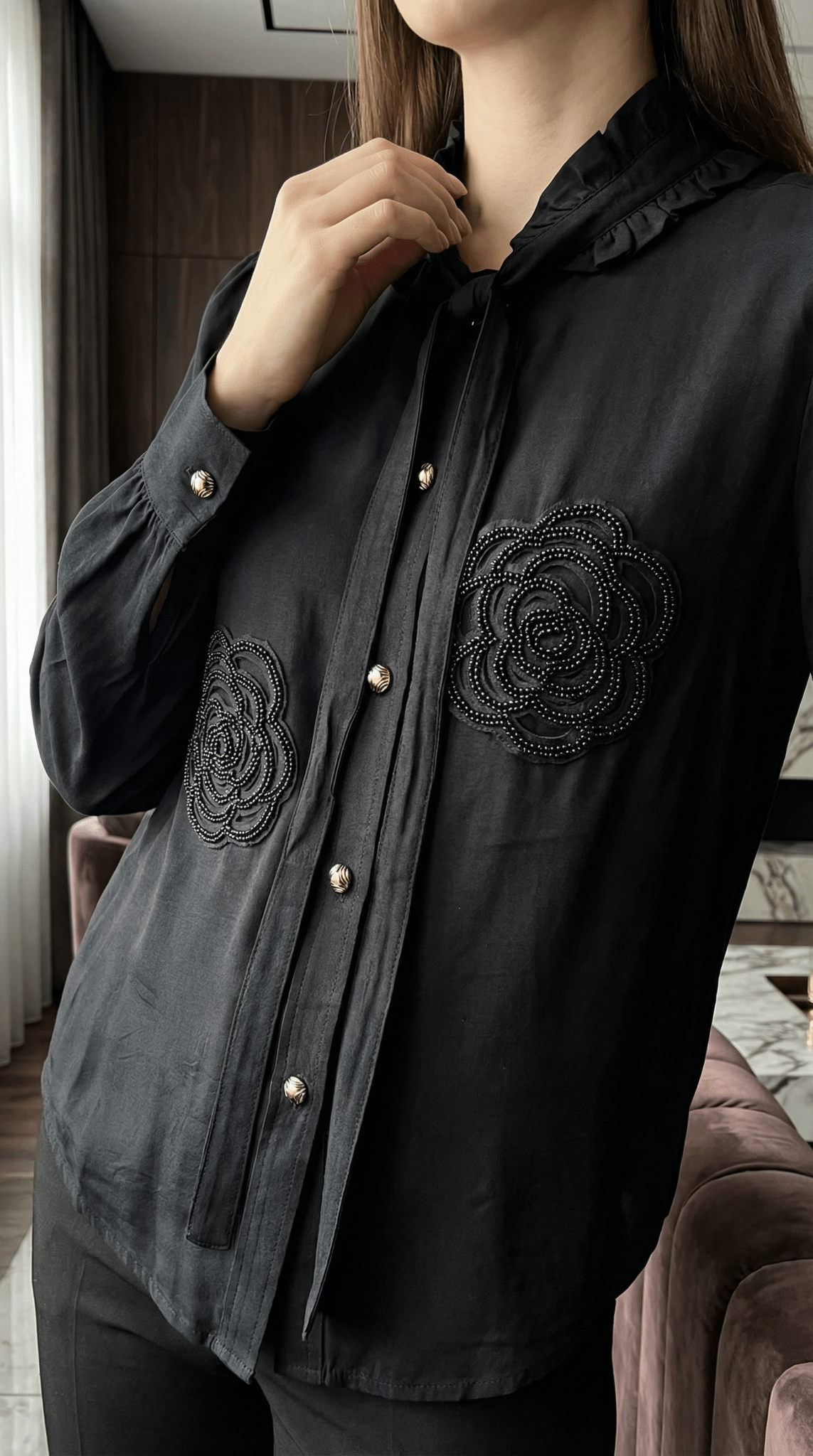 Cămașă „Midnight Rose” – Neagră cu Trandafiri din Mărgele și Eșarfă - OK Lux. All rights reserved. - Shirts - 