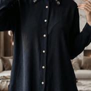 Cămașă „Onyx & Pearl” – Neagră Texturată cu Guler Decorat - OK Lux. All rights reserved. - Blouses - 