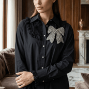 Cămașă Statement „Crystal Bow” – Neagră cu Fundă și Cristale - OK Lux. All rights reserved. - Shirts - 