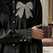 Cămașă Statement „Crystal Bow” – Neagră cu Fundă și Cristale - OK Lux. All rights reserved. - Shirts - 