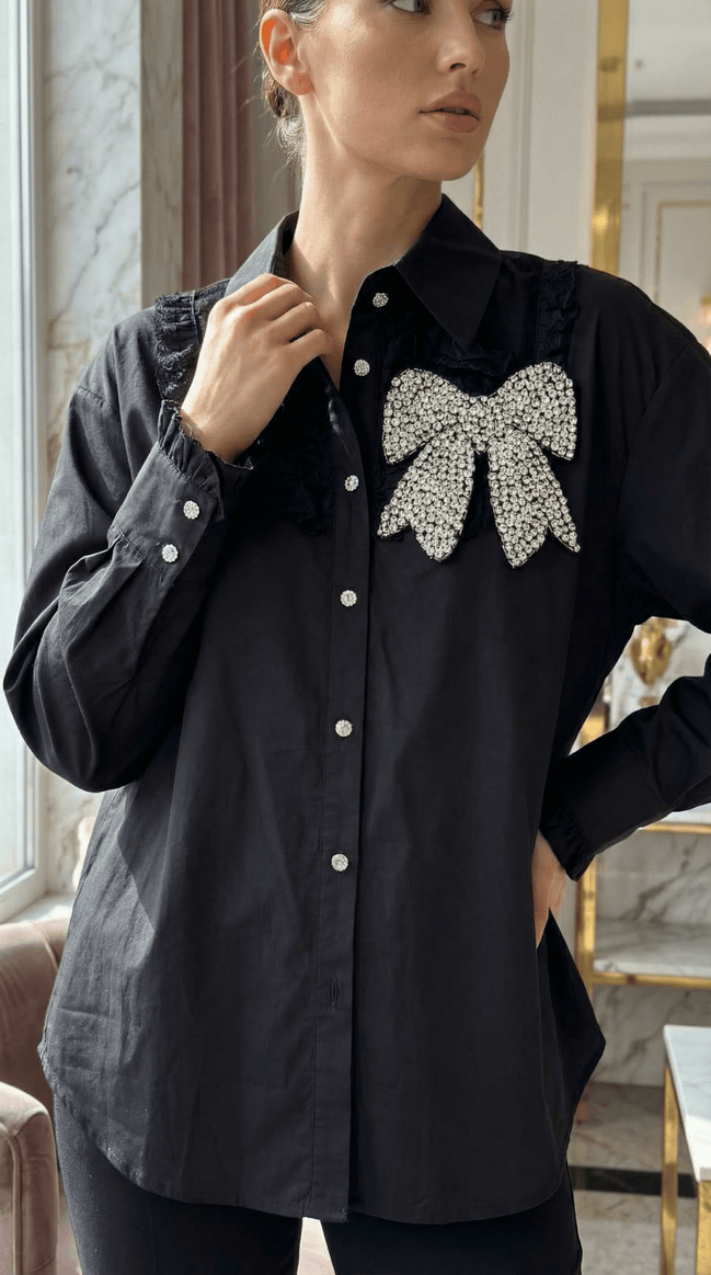 Cămașă Statement „Crystal Bow” – Neagră cu Fundă și Cristale - OK Lux. All rights reserved. - Shirts - 