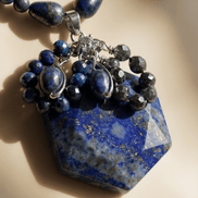 Colier din Lapis Lazuli cu Pandantiv Hexagonal și Cluster de Pirită - OK Lux. All rights reserved. - Necklaces - 