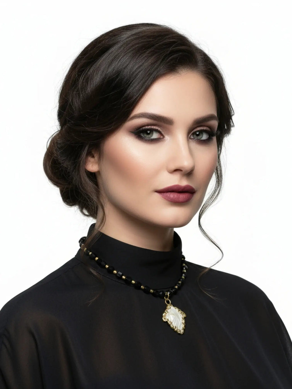 Colier din Onix Fațetat de 8mm cu Despărțitoare Aurii și Pandantiv Frunză de Sidef - OK Lux. All rights reserved. - Necklaces - 