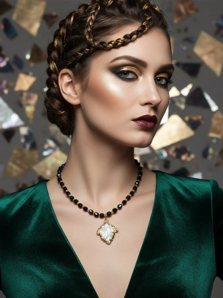 Colier din Onix Fațetat de 8mm cu Despărțitoare Aurii și Pandantiv Frunză de Sidef - OK Lux. All rights reserved. - Necklaces - 