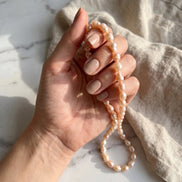 Colier din Perle Naturale Neregulate Piersică – Închizătoare din Oțel Inoxidabil | 45 cm - OK Lux. All rights reserved. - Bijuterii - 