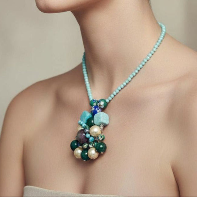 Colier unicat din argint cu amazonit verde, perle Mallorca și jad - vedere completă