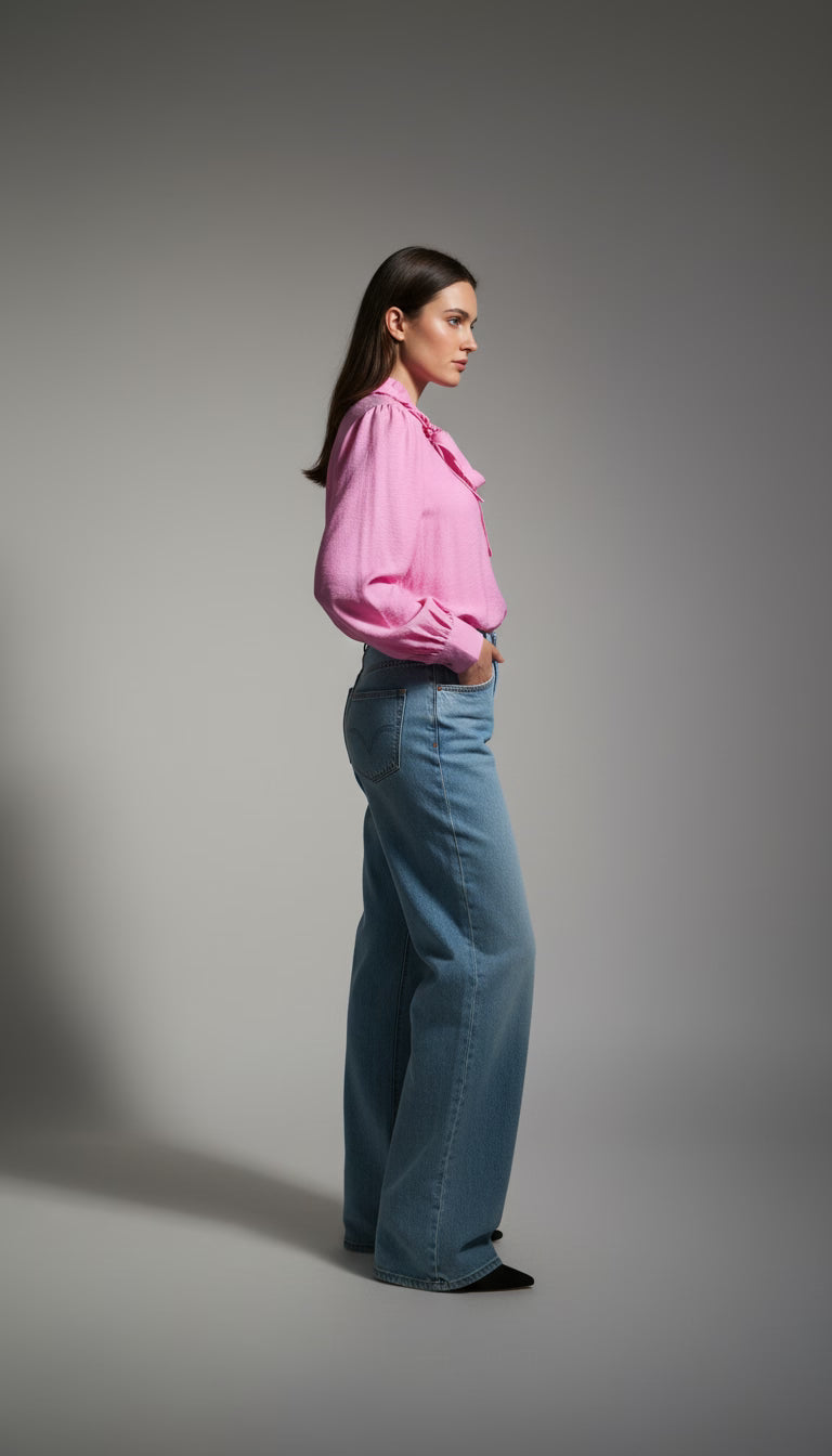 Elegant pink shirt with a relaxed fit