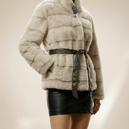 Haina de blana artificiala crem cu broșă și cordon - OK Lux. All rights reserved. - Jackets - 