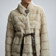 Haina de blana artificiala crem cu broșă și cordon - OK Lux. All rights reserved. - Jackets - 