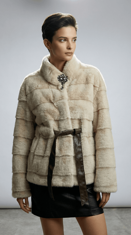 Haina de blana artificiala crem cu broșă și cordon - OK Lux. All rights reserved. - Jackets - 