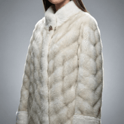 Haina de blana artificiala ivory cu broșa decorativa - OK Lux. All rights reserved. - Jackets - 