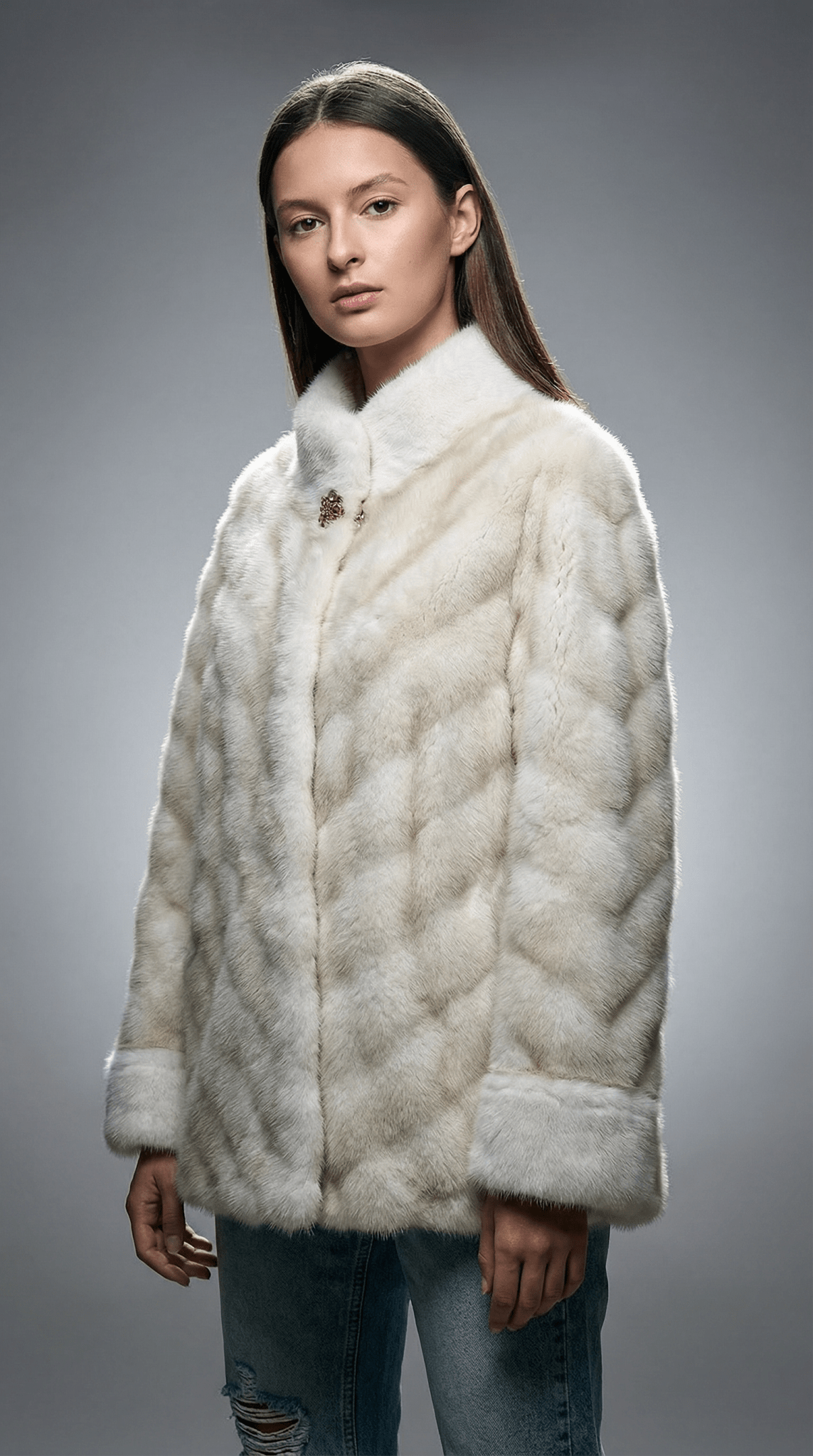 Haina de blana artificiala ivory cu broșa decorativa - OK Lux. All rights reserved. - Jackets - 