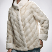 Haina de blana artificiala ivory cu broșa decorativa - OK Lux. All rights reserved. - Jackets - 