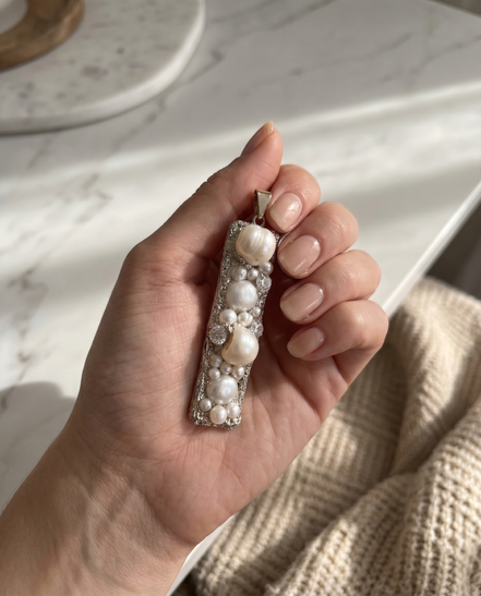 Pandantiv Handmade cu Perle, Ceramică și Zirconii – Unicat
