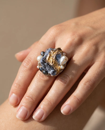 Inel Unicat Handmade cu Safir Brut, Foiță din Aur și Perle Naturale