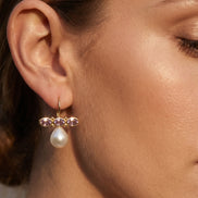 Cercei Pearl Blossom – Oțel placat Aur 24K