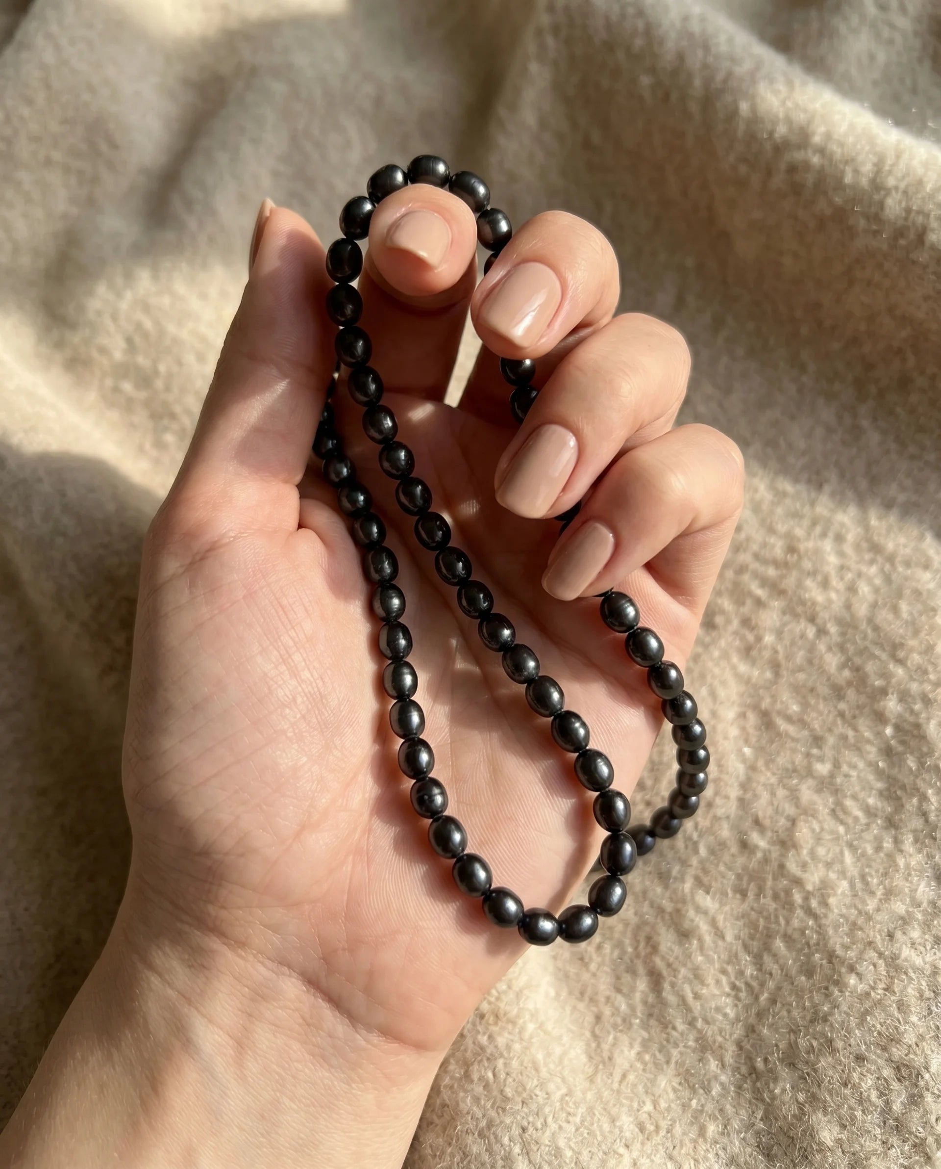 Colier din Perle Albastre cu Închizătoare din Argint – Handmade