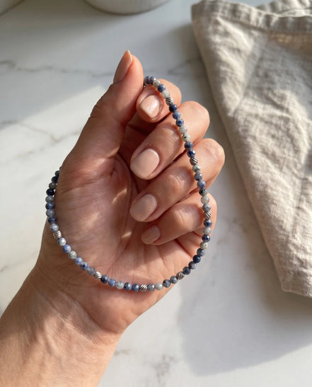 Colier Handmade cu Safir Fațetat și Biluțe din Argint