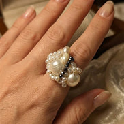 Inel Statement Contrast Imperial – Perle Baroc și Cristale Negre - OK Lux. All rights reserved. - 