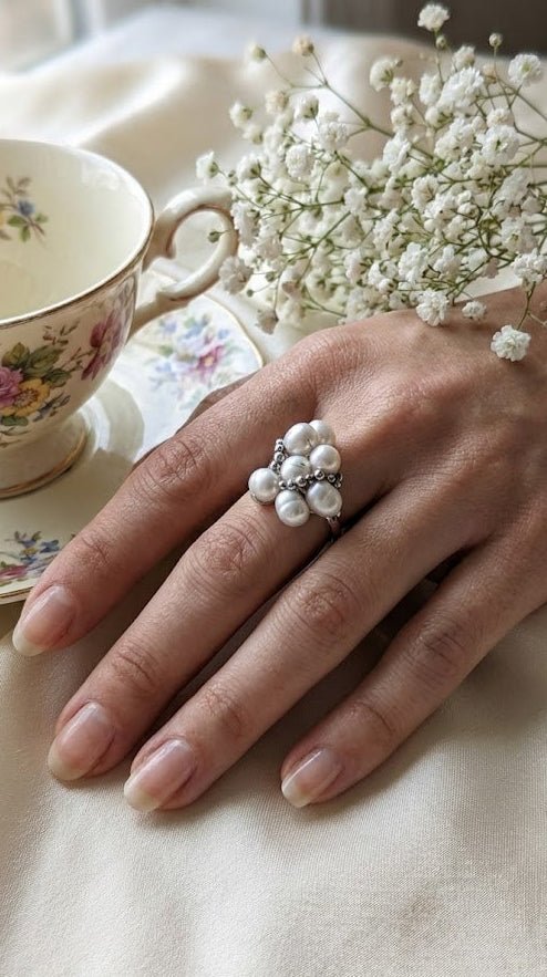 Inel Statement "White Cluster" cu Perle de Cultură și Accente Argintii - OK Lux. All rights reserved. - 