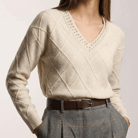 Pulover Crem Tricotat cu Model Romburi și Perle la Decolteu - OK Lux. All rights reserved. - Blouses - 