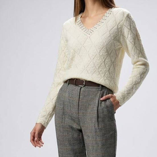 Pulover Crem Tricotat cu Model Romburi și Perle la Decolteu - OK Lux. All rights reserved. - Blouses - 