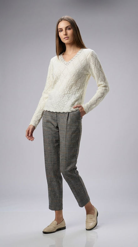 Pulover Crem Tricotat cu Model Romburi și Perle la Decolteu - OK Lux. All rights reserved. - Blouses - 