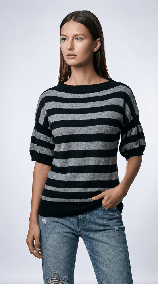 Pulover in dungi alb - negru din vascoza - OK Lux. All rights reserved. - Blouses - 