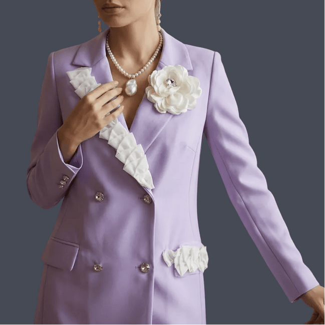 Sacou Elegant Lila Cambrat cu Volane Albe și Broșă Florală - Laura Stoica - OK Lux. All rights reserved. - Tuxedos - 