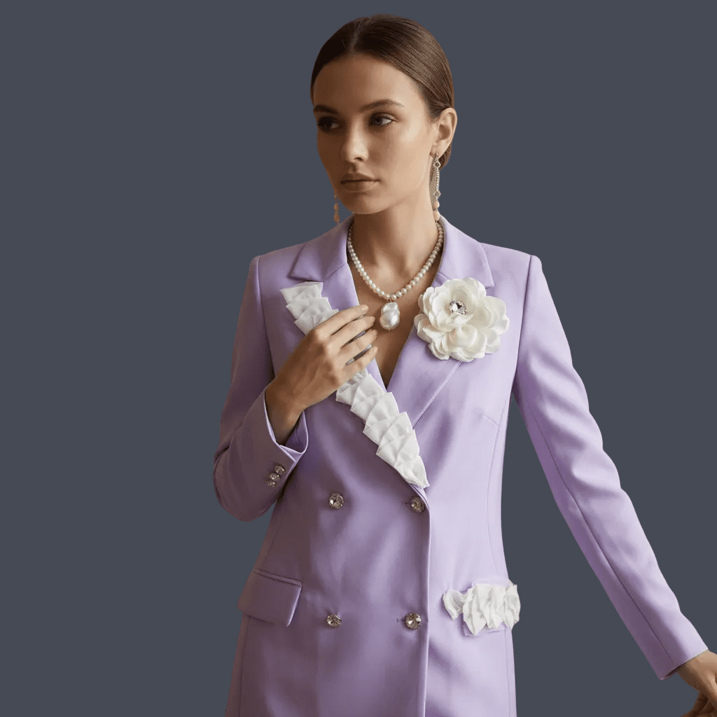 Sacou Elegant Lila Cambrat cu Volane Albe și Broșă Florală - Laura Stoica - OK Lux. All rights reserved. - Tuxedos - 