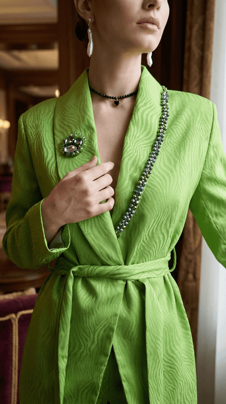 Sacou verde cambrat cu broșă decorativă și detalii aplicate - OK Lux. All rights reserved. - Tuxedos - 