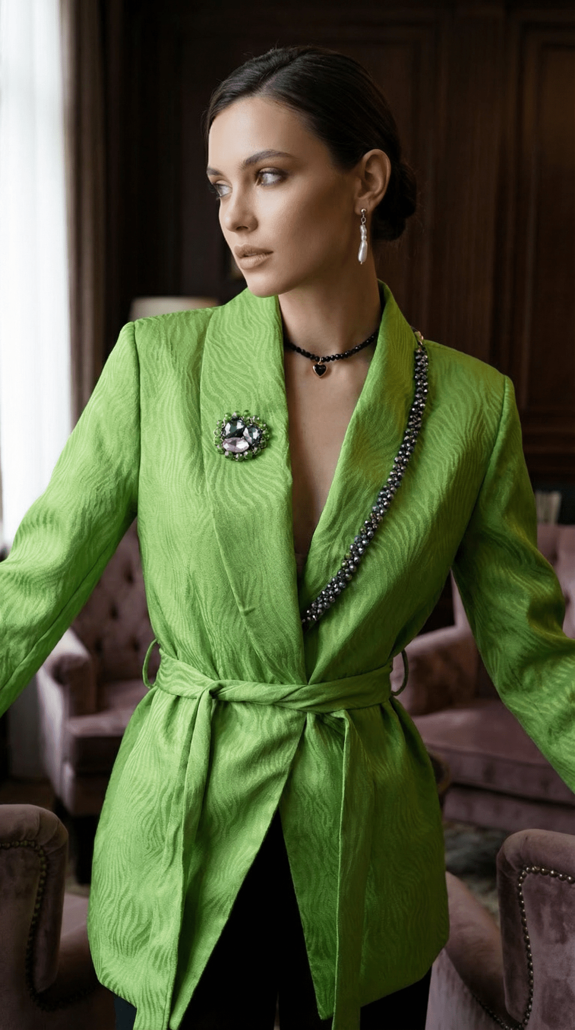 Sacou verde cambrat cu broșă decorativă și detalii aplicate - OK Lux. All rights reserved. - Tuxedos - 